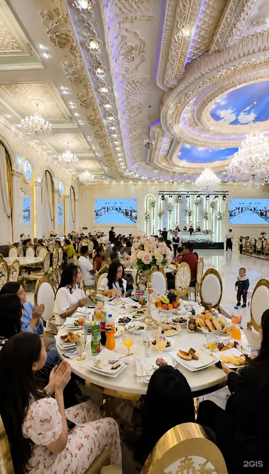 Dostyq Palace
