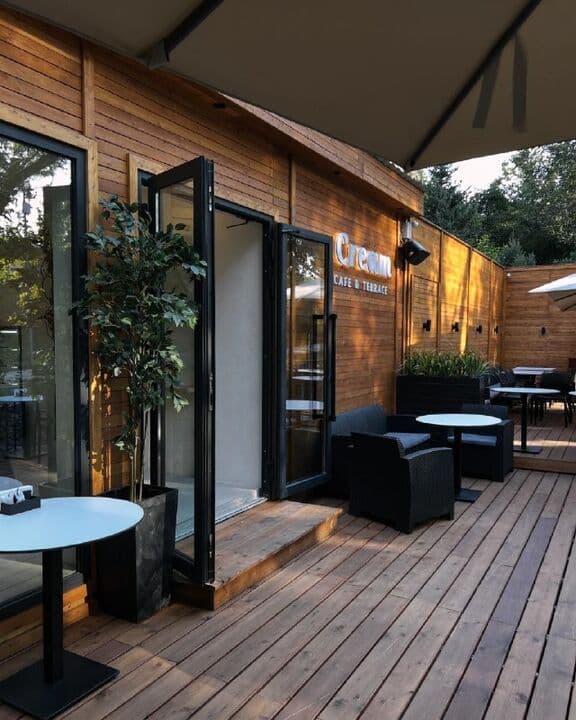 Cream Cafe & Terrace