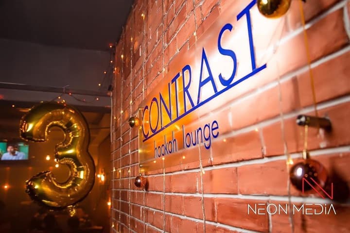 Contrast lounge