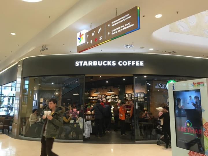 Starbucks Coffee в Mega Park