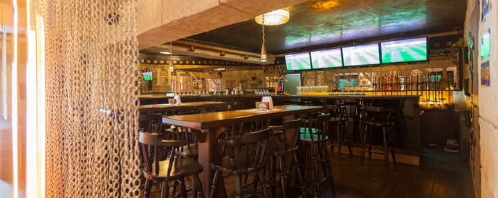 Yard house pub