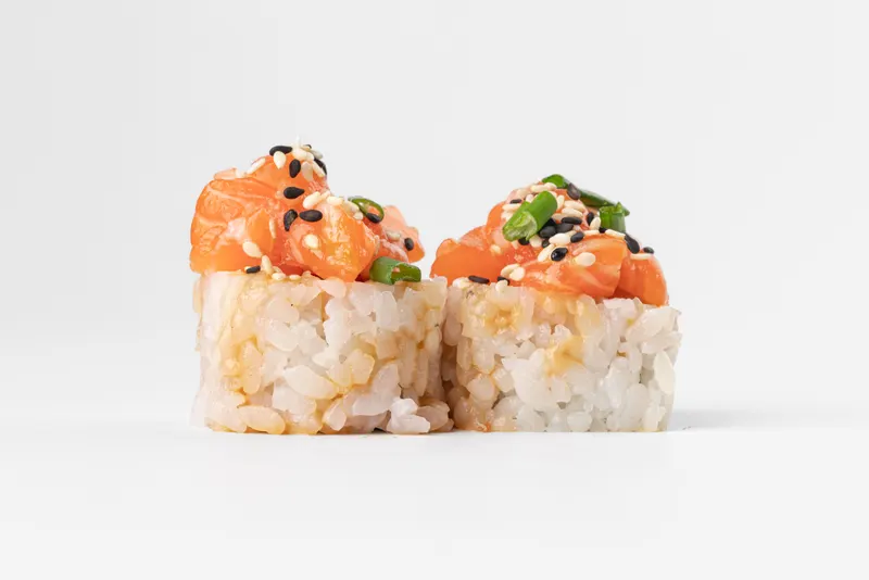 Фирменные роллы Salmon tartare
