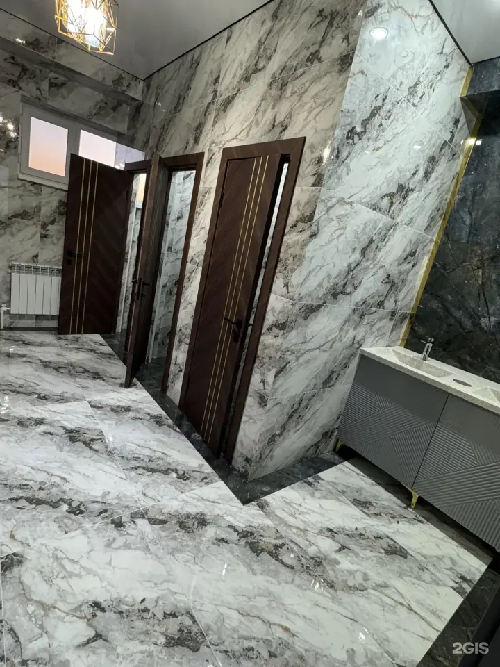 Tomiris grand hall